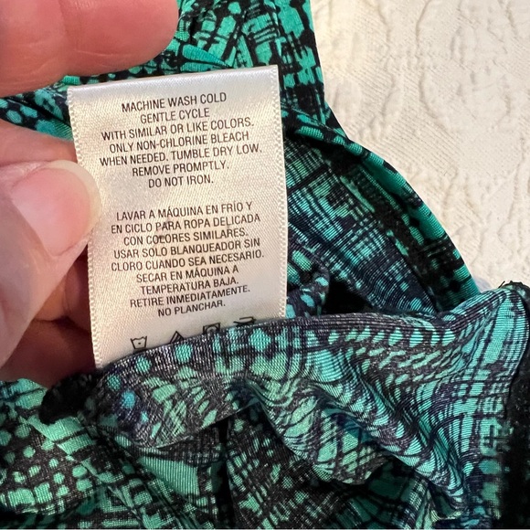 π Jaclyn Smith Black and Green Blouse / Top / Shirt - Small - Picture 7 of 7